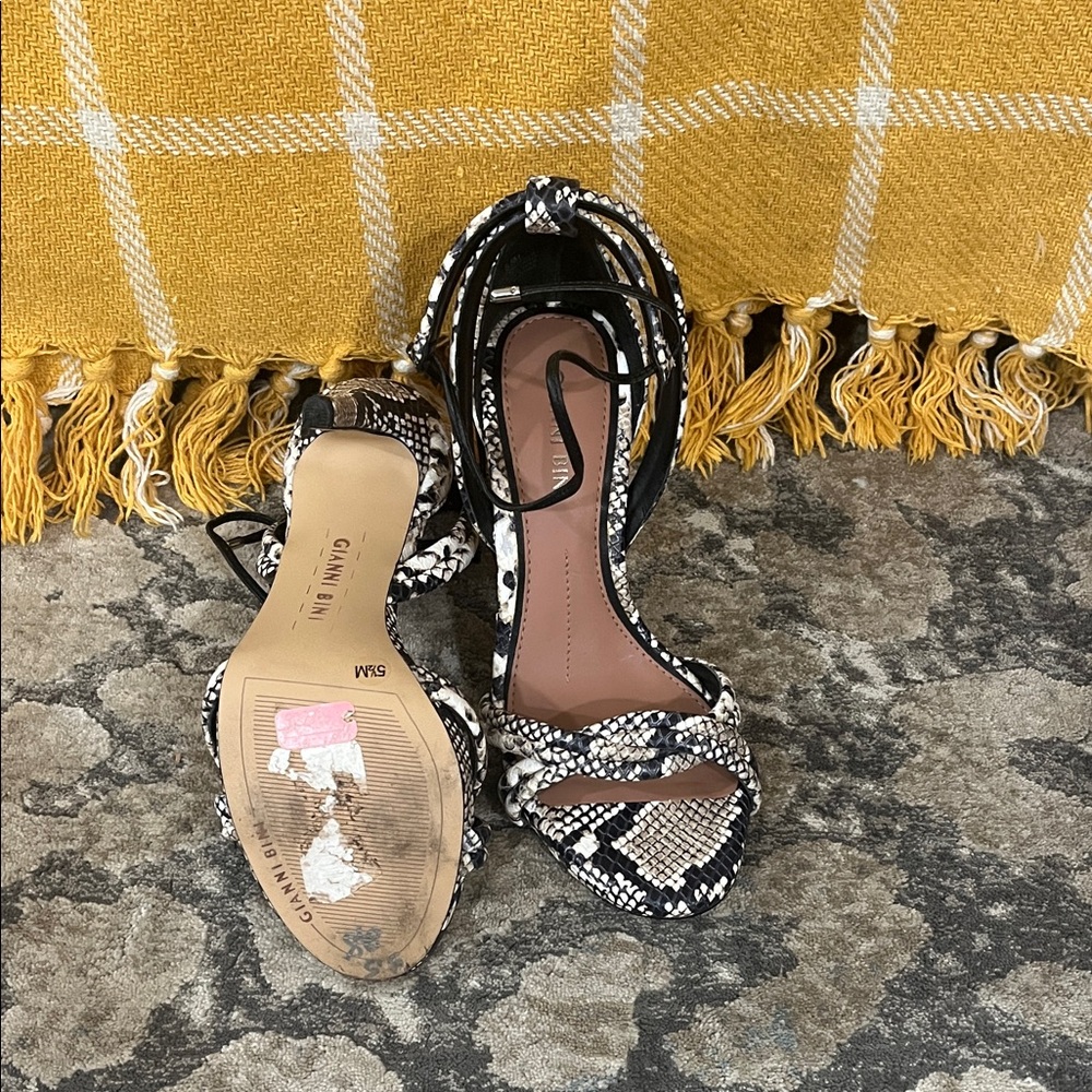Designer heels - Picture 3 of 6